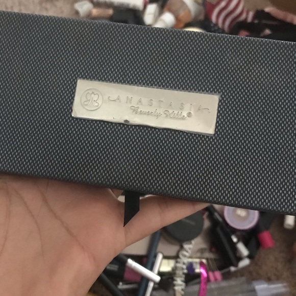 Makeup - Picture 2 of 16